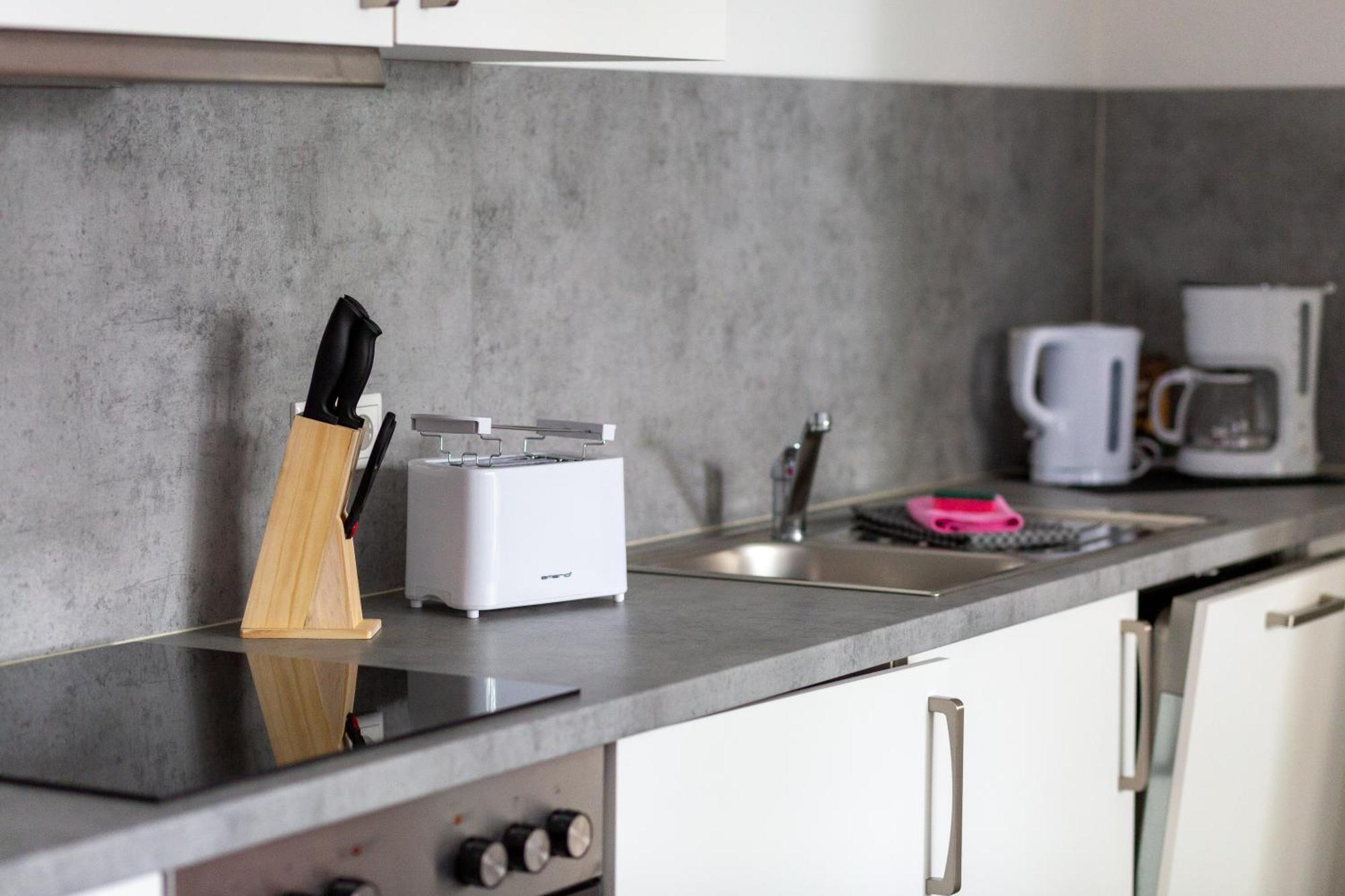 Best Stay Moderne Stadtwohnungen In Huenfeld - Kueche, Schlafsofa, Terrasse Oder Balkon Wlan Smart Tv Kültér fotó